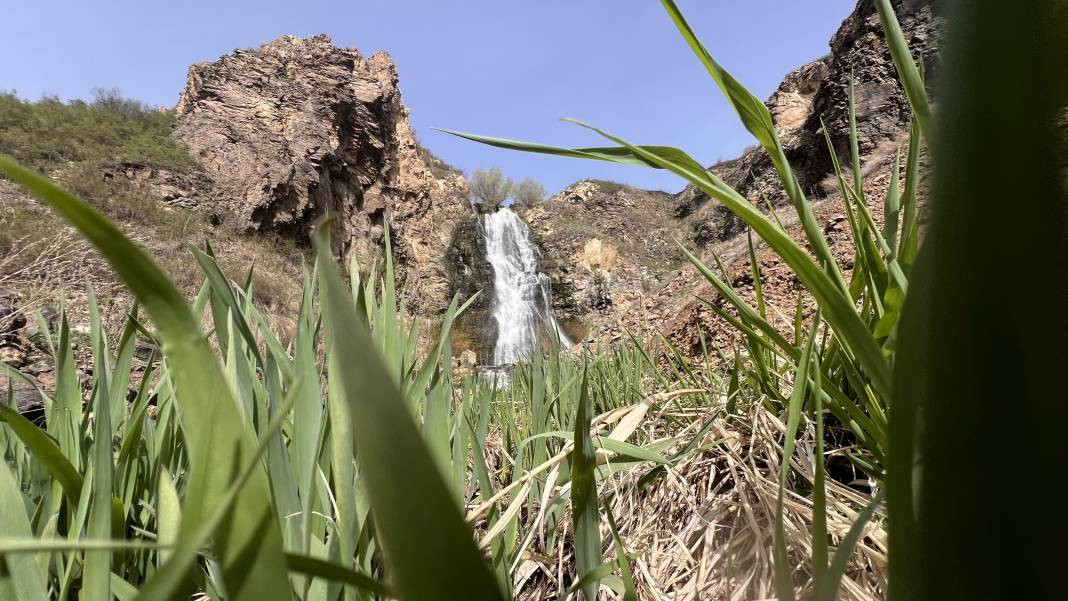 Karlar eridi Susuz Şelalesi’nde kartpostallık görüntüler oluştu - Resim: 14